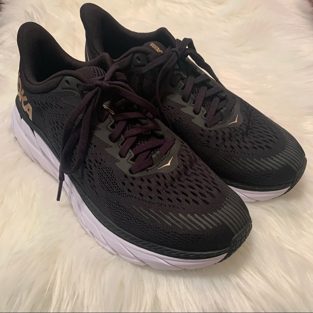 Hoka One One Women’s Clifton 7 Black Gold Logo